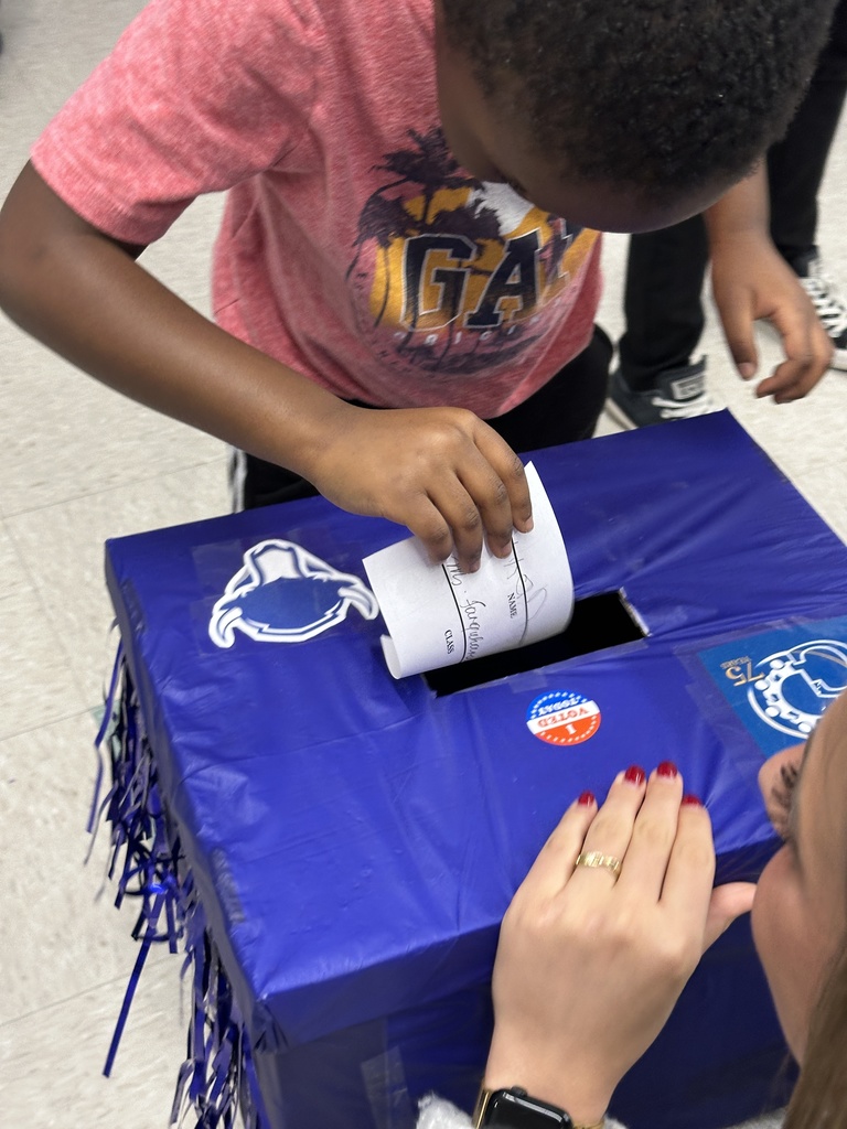 Student votes for bison's name