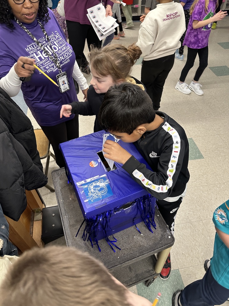 Student votes for bison's name