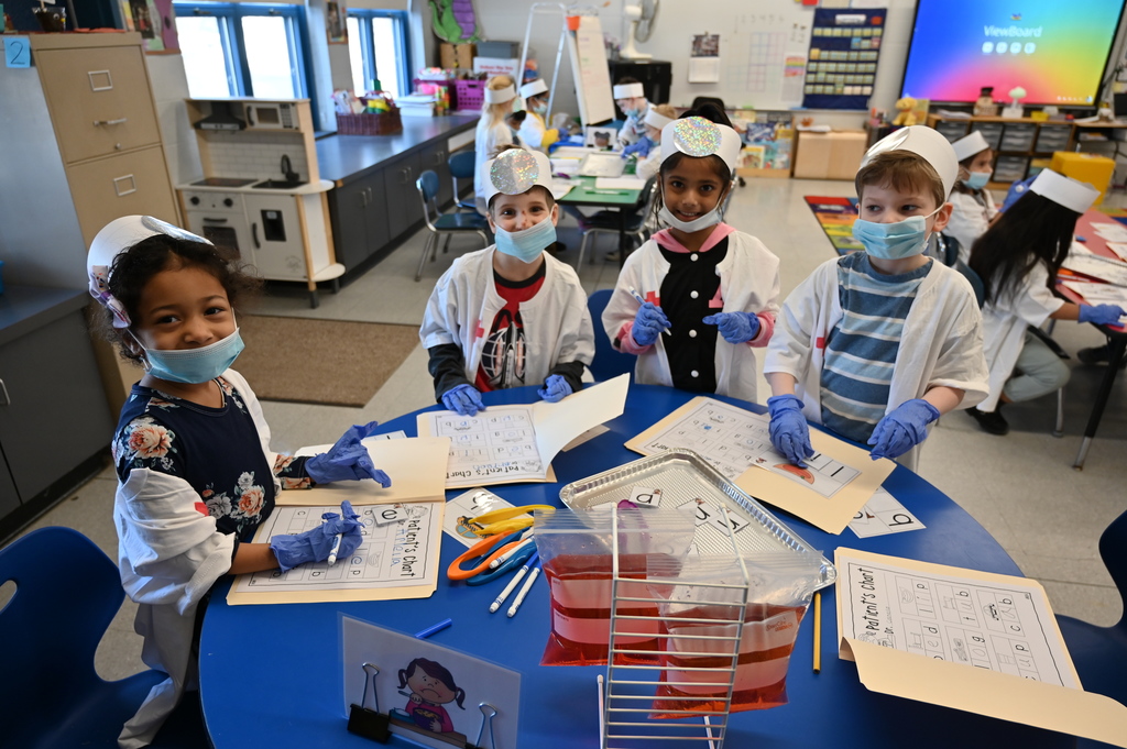 student doctors finding vowels and filling out a chart