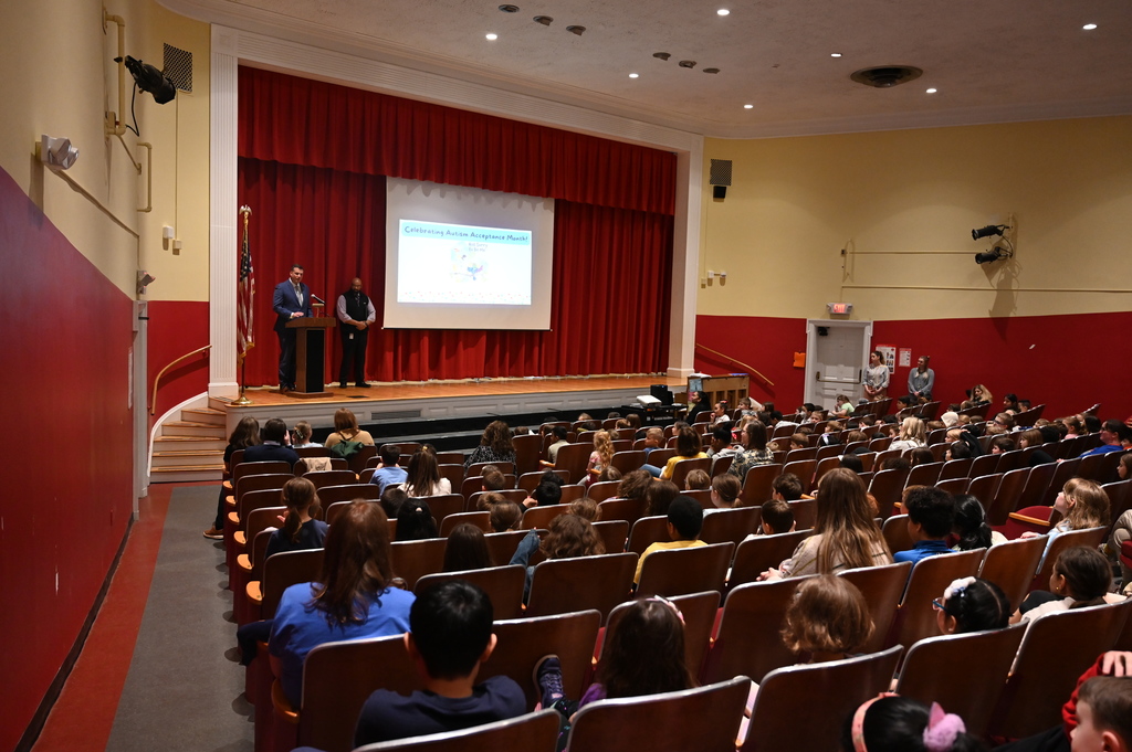 Senator Ashby giving medal to Isla and Vicky