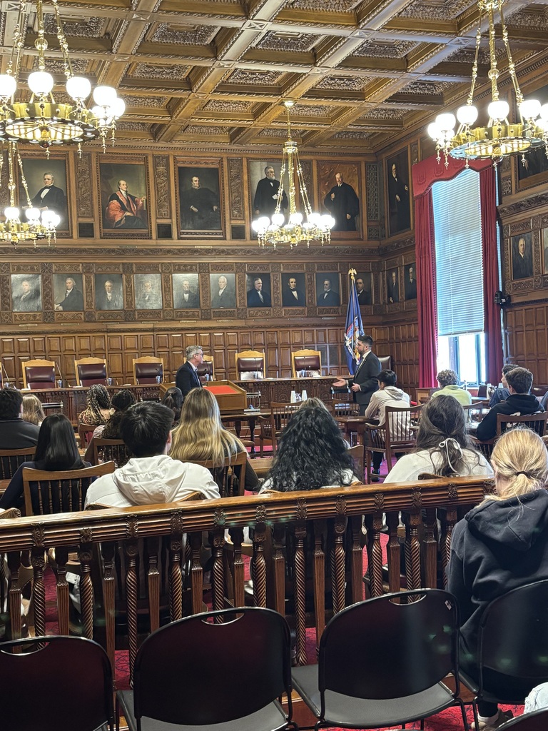 Students learn about law at Albany Court