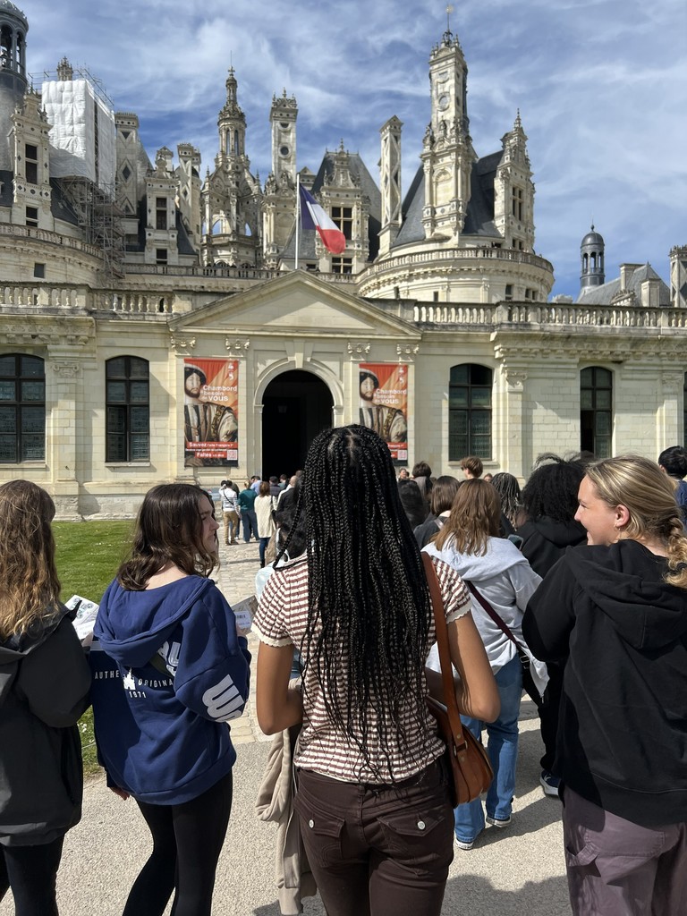 A group of students walk toward a building in France.