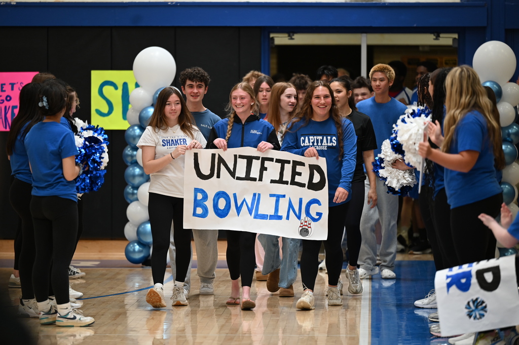 Unified bowling players walk into the gym