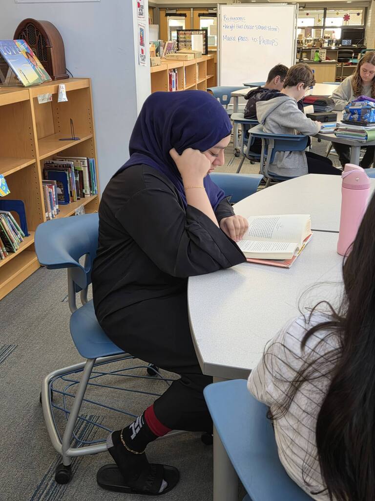 students reading during read a thon
