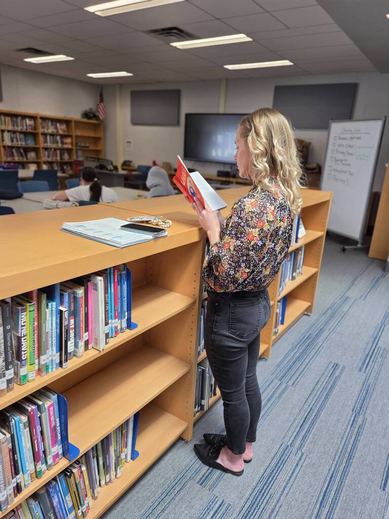 students reading during read a thon
