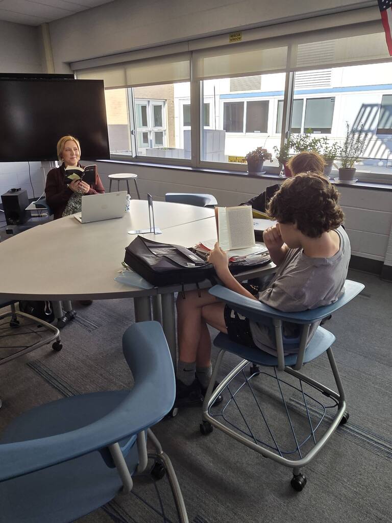 students reading during read a thon