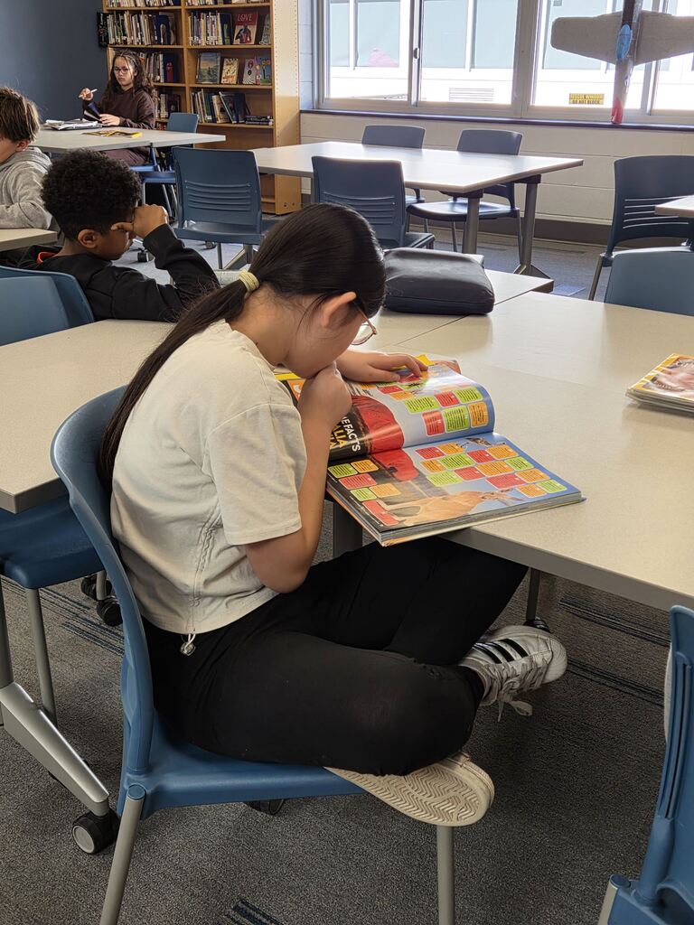 students reading during read a thon