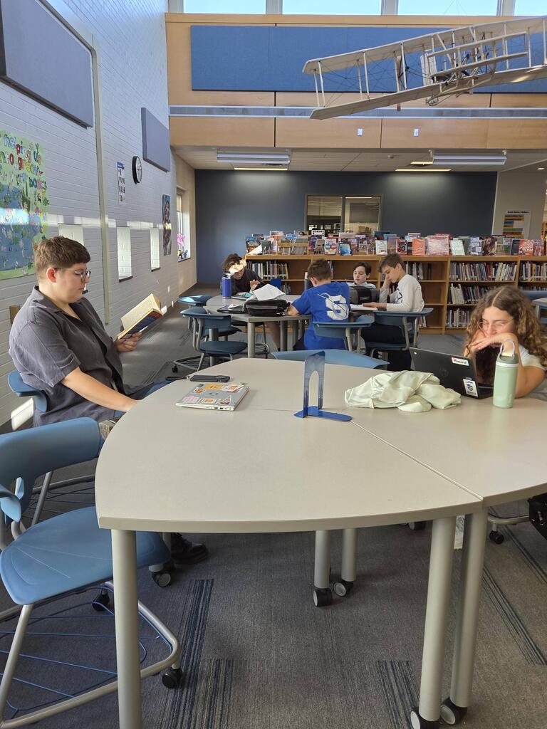 students reading during read a thon