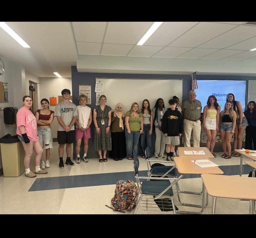 Mr. Berlin meeting with the class, group photo