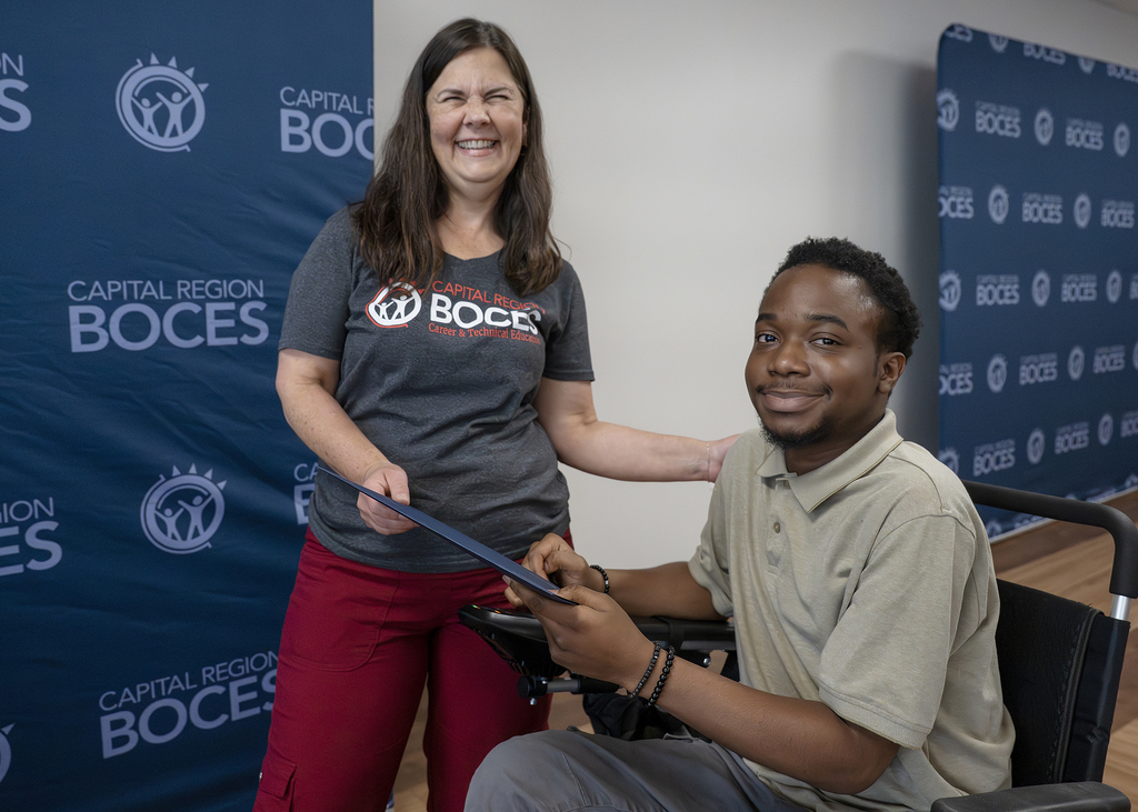 Bolaji Owodunni receiving award