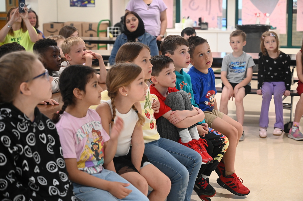 Students are dialed into Mrs. Levitus as she explains honeybees.