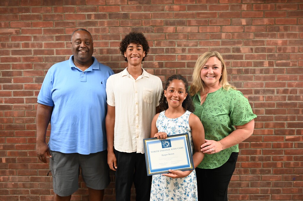 Harper poses with members of her family.