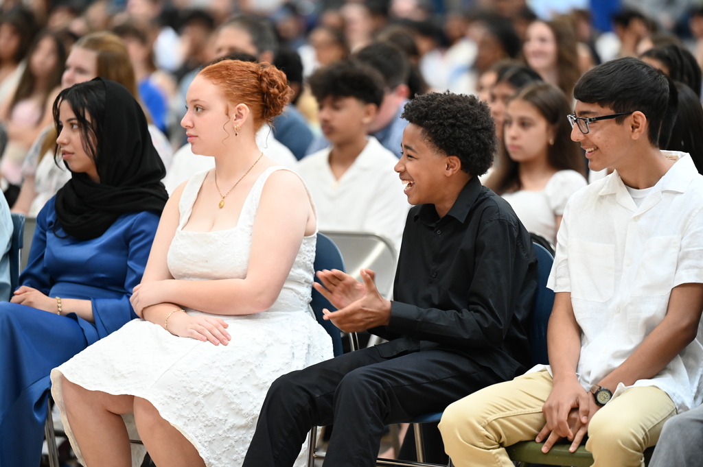 SMS student cheers on friend