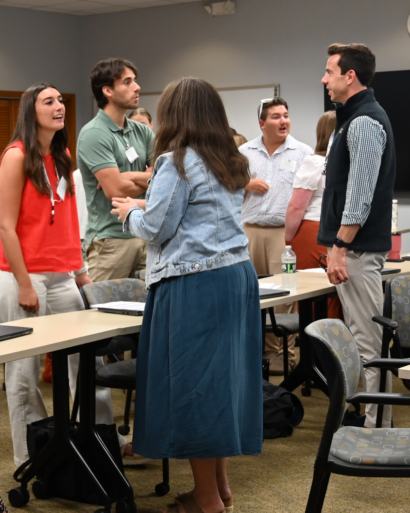 New practitioners discuss with one another