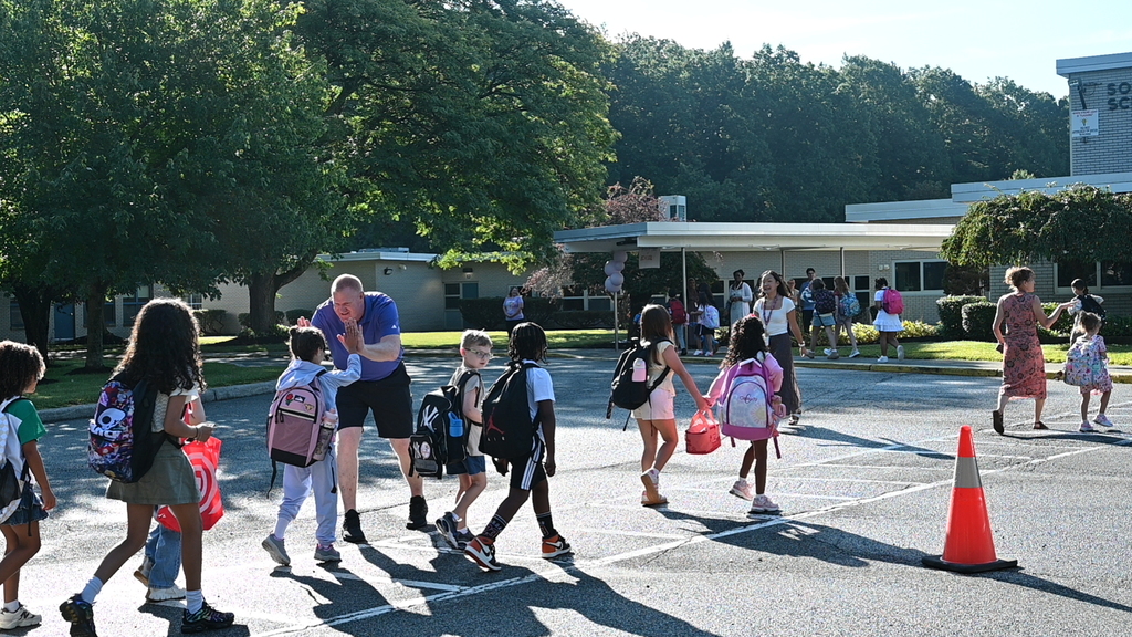 Southgate students walk back into school for first day of school!