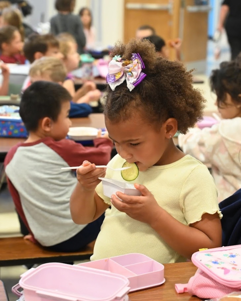 Kindergartener tries zucchini