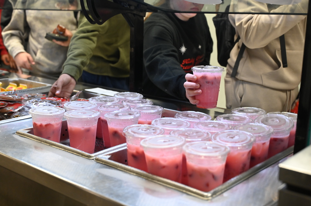 Shaker student grabs pink drink