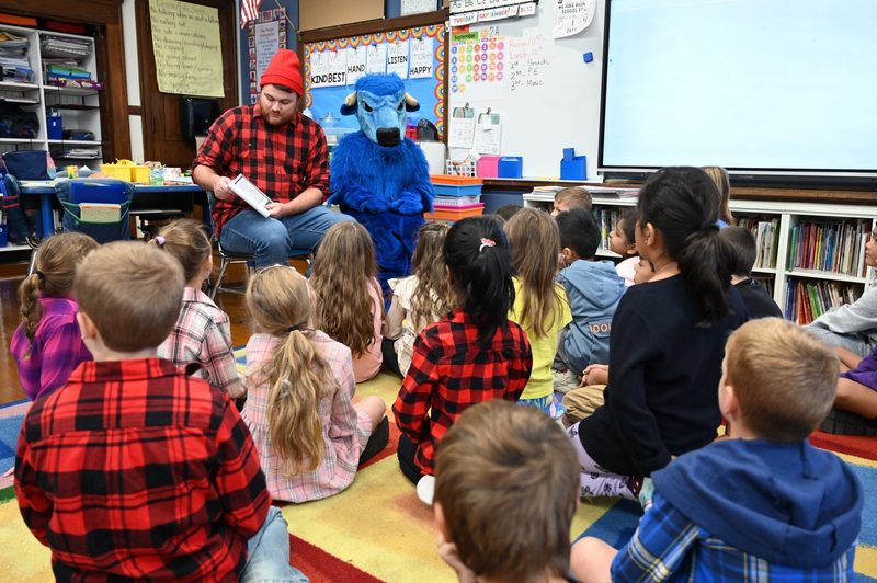 Paul Bunyan and Babe read to a class of students as part of a culminating event for a CKLA Knowledge unit.
