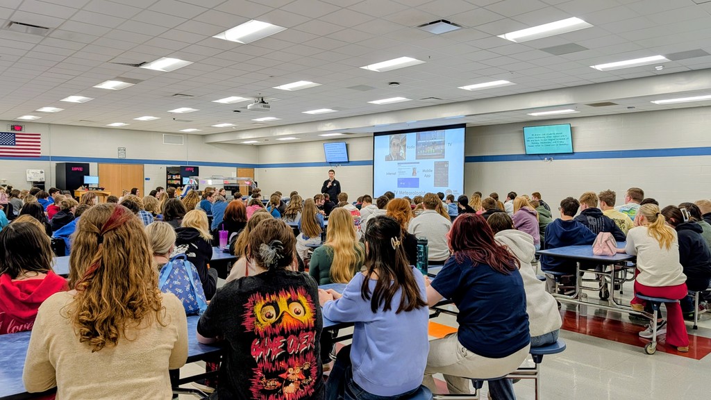 WAVE TV Meteorologist Ryan Hoke  Visits NHMS 8th Graders