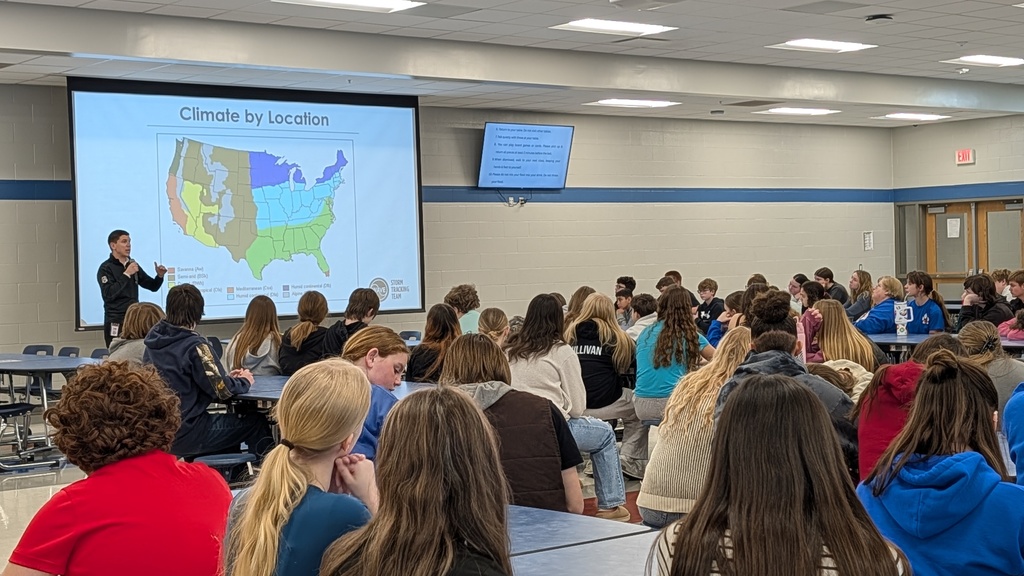 WAVE TV Meteorologist Ryan Hoke  Visits NHMS 8th Graders