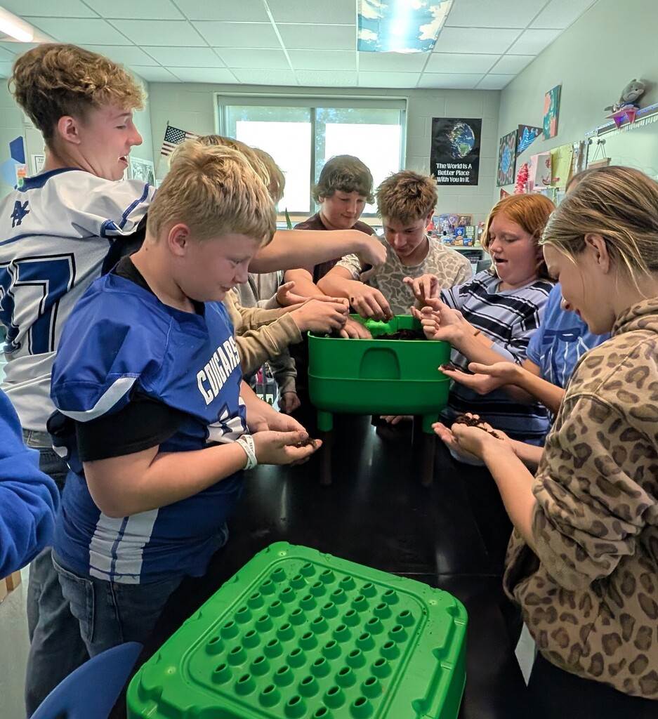 Mrs. Wade's 8th Grade Science Classes - Composting Worms have Arrived! 2026