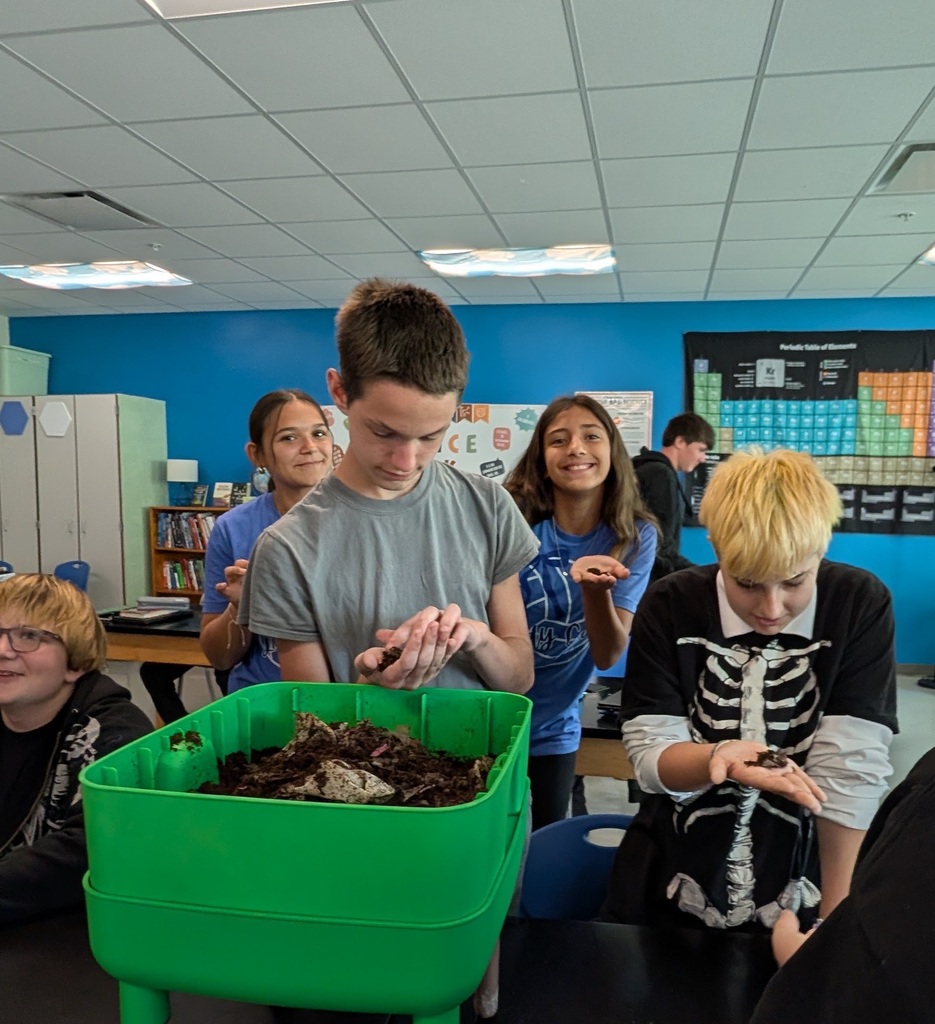 Mrs. Wade's 8th Grade Science Classes - Composting Worms have Arrived! 2026