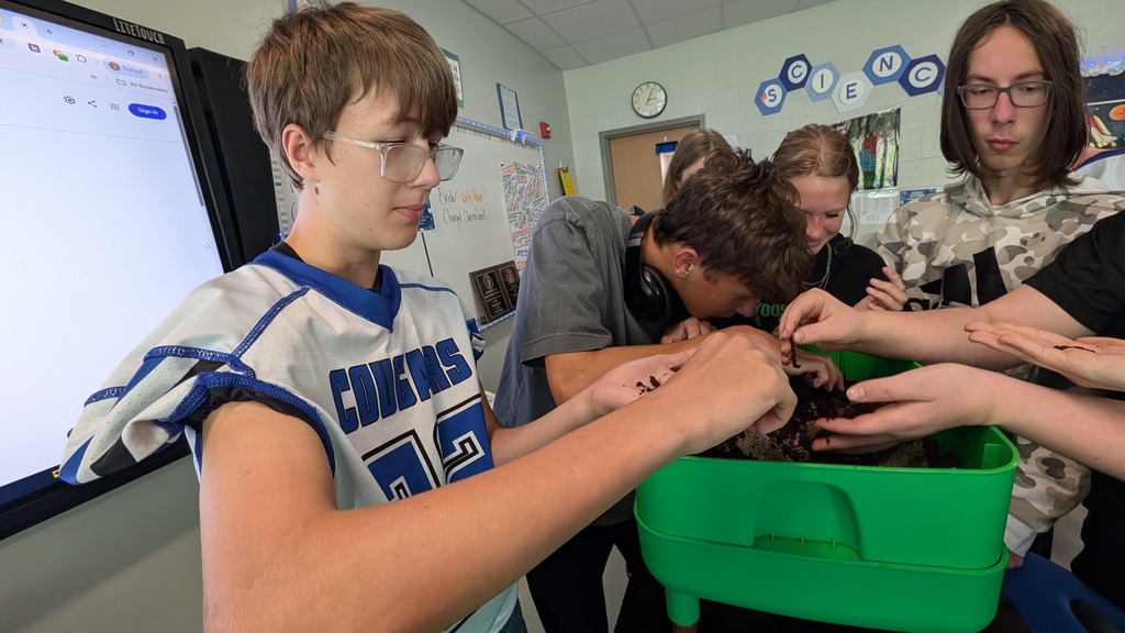Mrs. Wade's 8th Grade Science Classes - Composting Worms have Arrived! 2026
