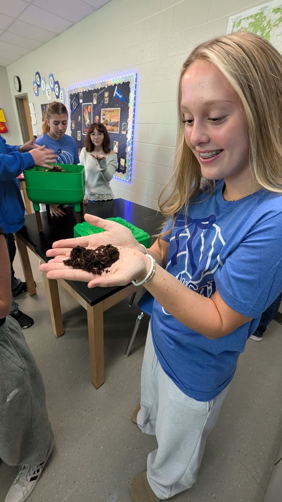 Mrs. Wade's 8th Grade Science Classes - Composting Worms have Arrived! 2026