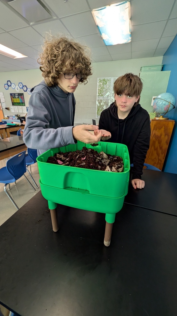 Mrs. Wade's 8th Grade Science Classes - Composting Worms have Arrived! 2026