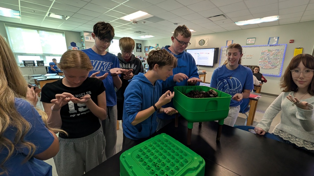 Mrs. Wade's 8th Grade Science Classes - Composting Worms have Arrived! 2026