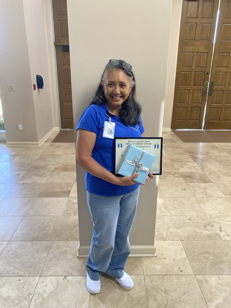 Celebrating Mrs. Bran’s 25 years in Catholic education! ✝️💙 Thank you for 25 years of faith, love, and dedication to your students. We are so blessed to celebrate you! Congratulations, Mrs. Bran! 🎉🙏