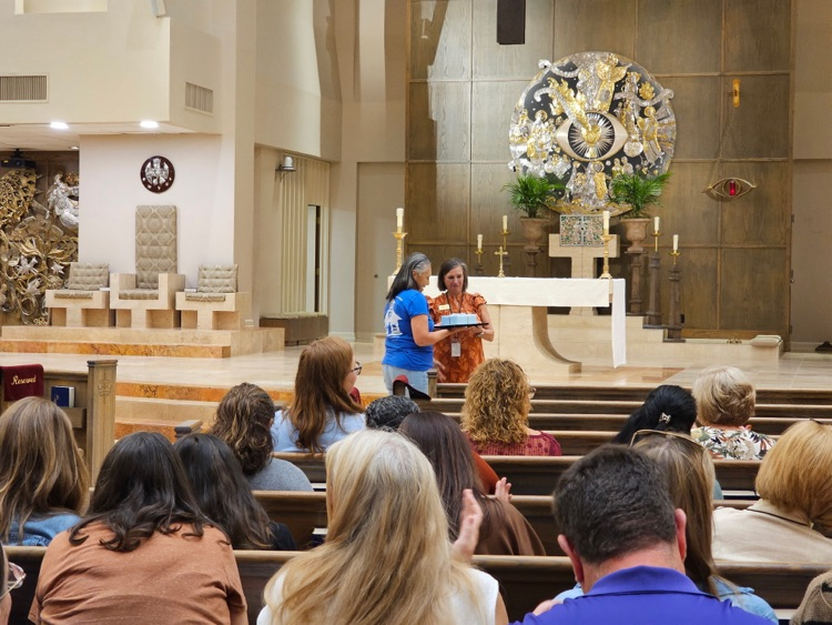 Celebrating Mrs. Bran’s 25 years in Catholic education! ✝️💙 Thank you for 25 years of faith, love, and dedication to your students. We are so blessed to celebrate you! Congratulations, Mrs. Bran! 🎉🙏