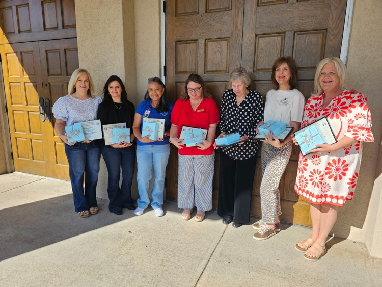 Celebrating Mrs. Bran’s 25 years in Catholic education! ✝️💙 Thank you for 25 years of faith, love, and dedication to your students. We are so blessed to celebrate you! Congratulations, Mrs. Bran! 🎉🙏