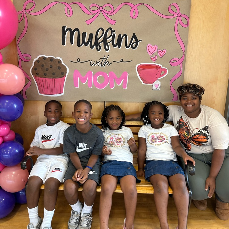 mother and her kids posing