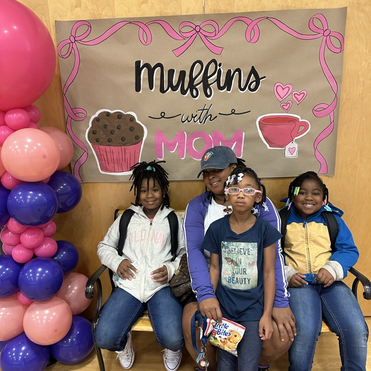 mother and her kids posing