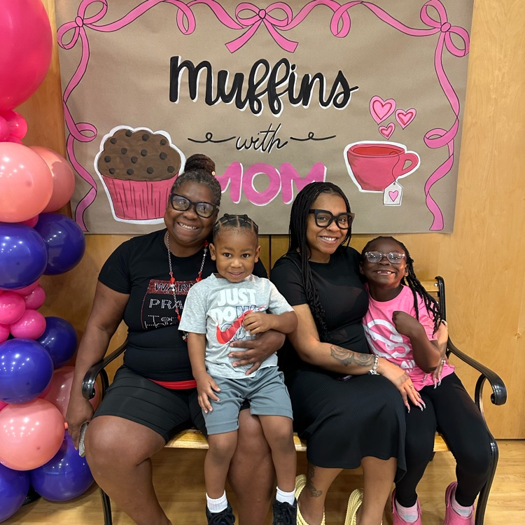 mother and her kids posing