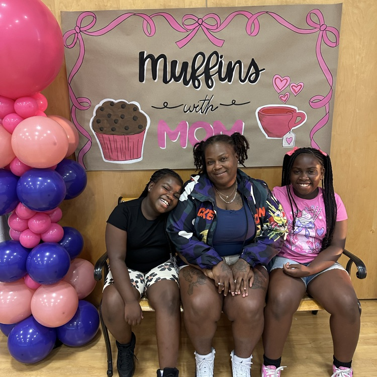 mother and her kids posing