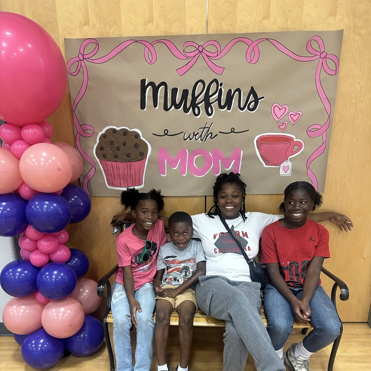 mother and her kids posing