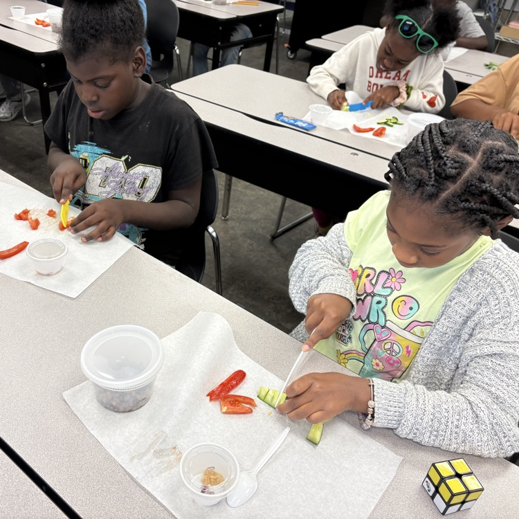 kids cutting veggies