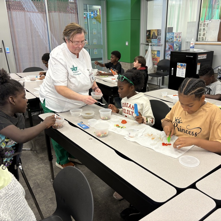 chef helping kids cut