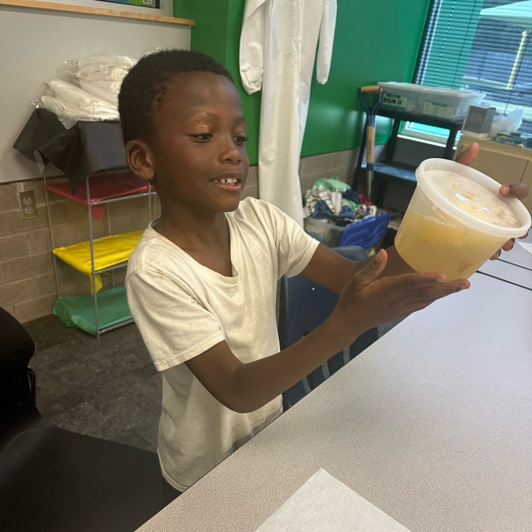 younger kid shaking lemonade 