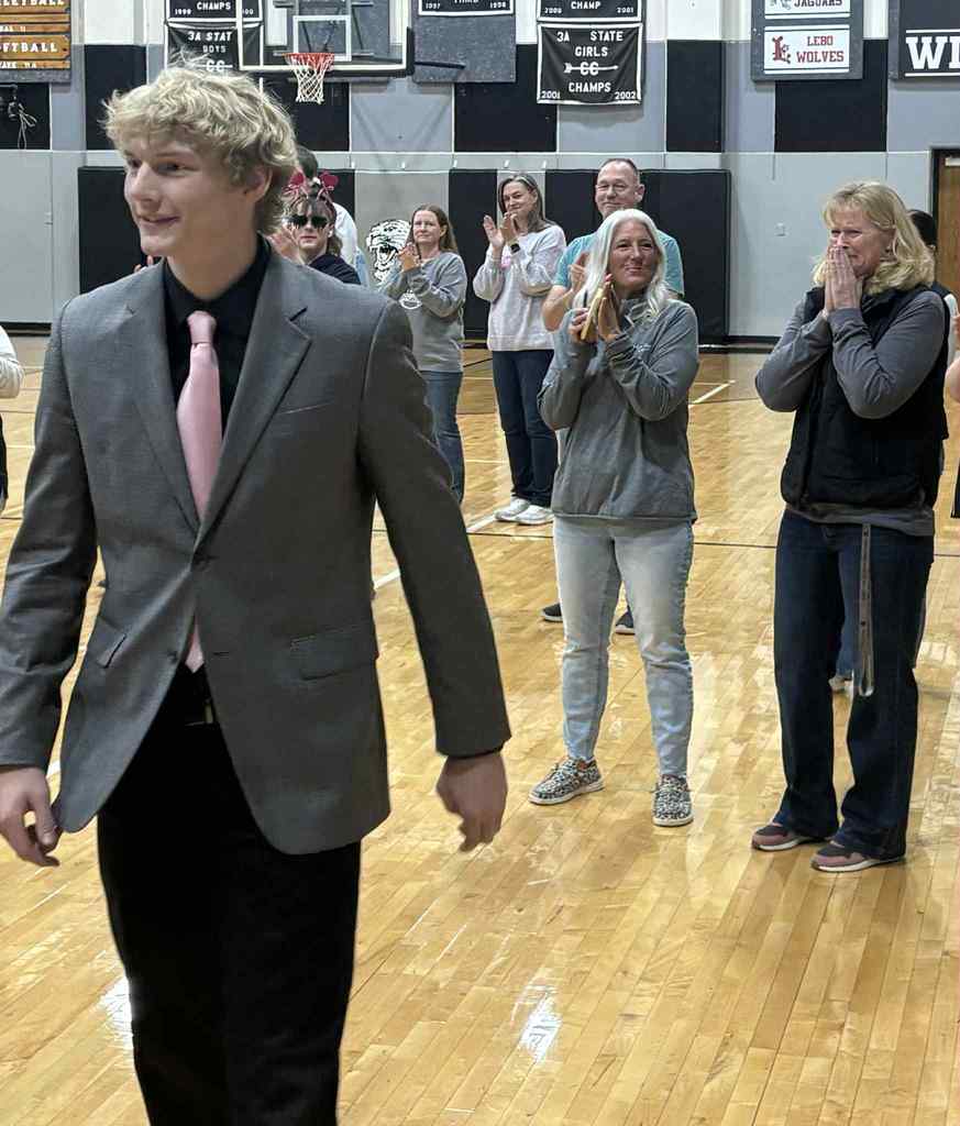 Kelton receiving the scholarship