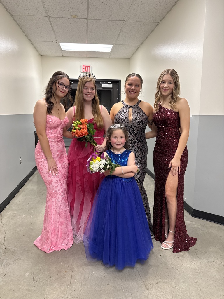 Congratulations to Kelton Bish and Brylee McCullough on their big royal win! Congrats to every candidate that was on the court tonight.