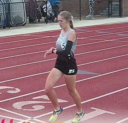 Laura Cathcart cruises to victory in the 3200m