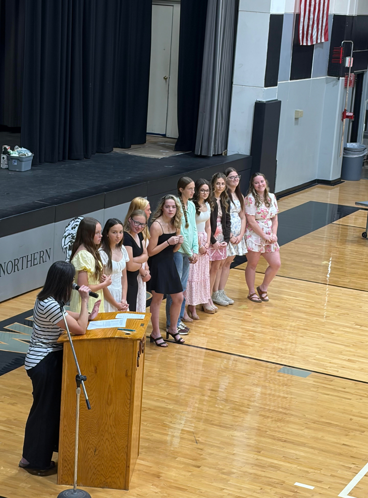 Girls cheer team 