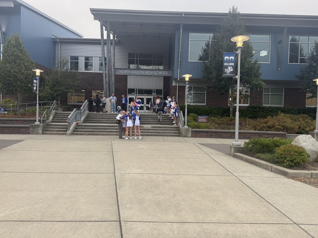 Cheer team welcoming students back