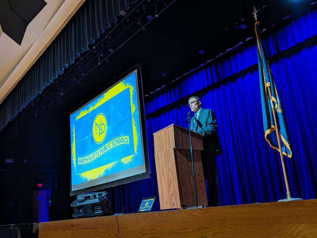 Dr. Damon McDonald introducing himself to NPPS.