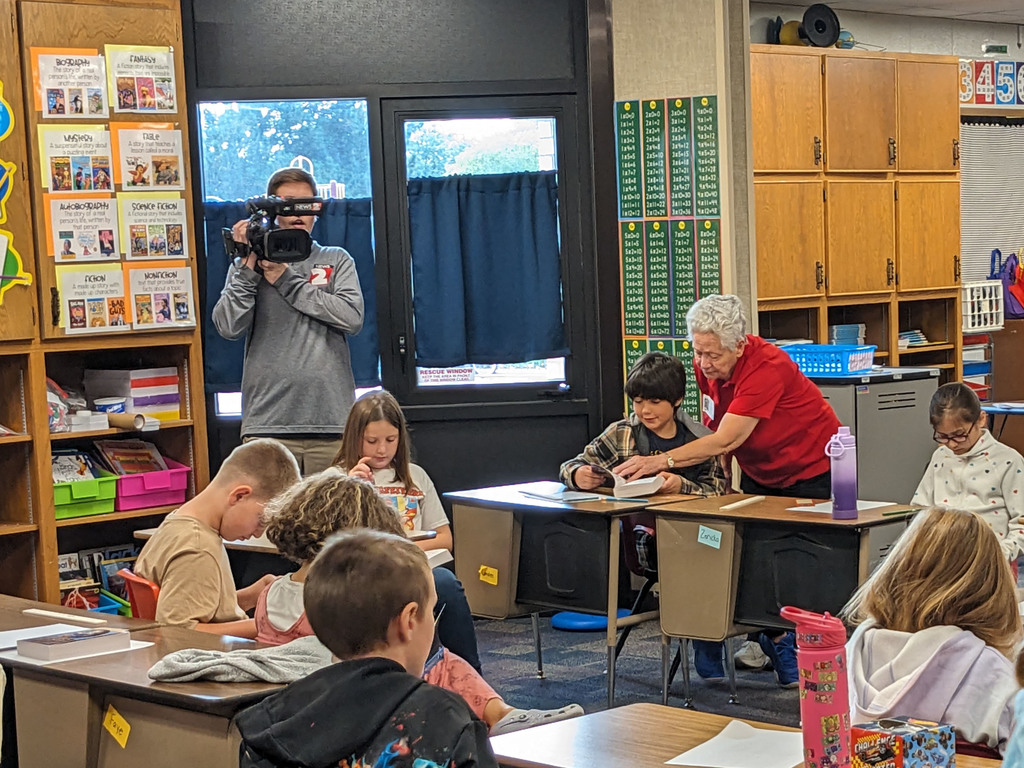 Elks delivering dictionaries at Eisenhower Elementary