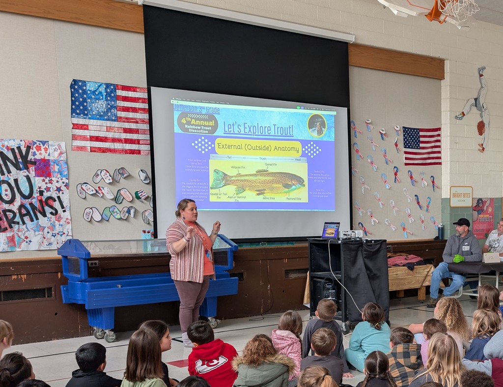Mrs. Palacios presenting to 3rd grade class.