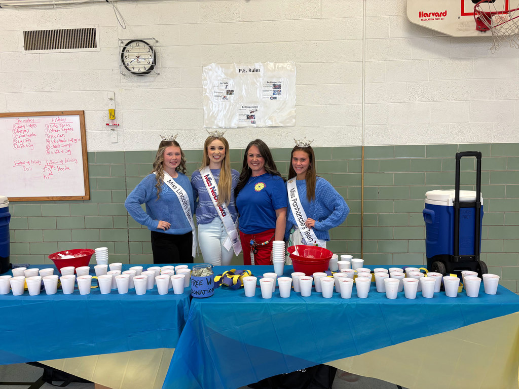 Miss Nebraska and two local teen delegates with Mrs. Pelton-Johnson